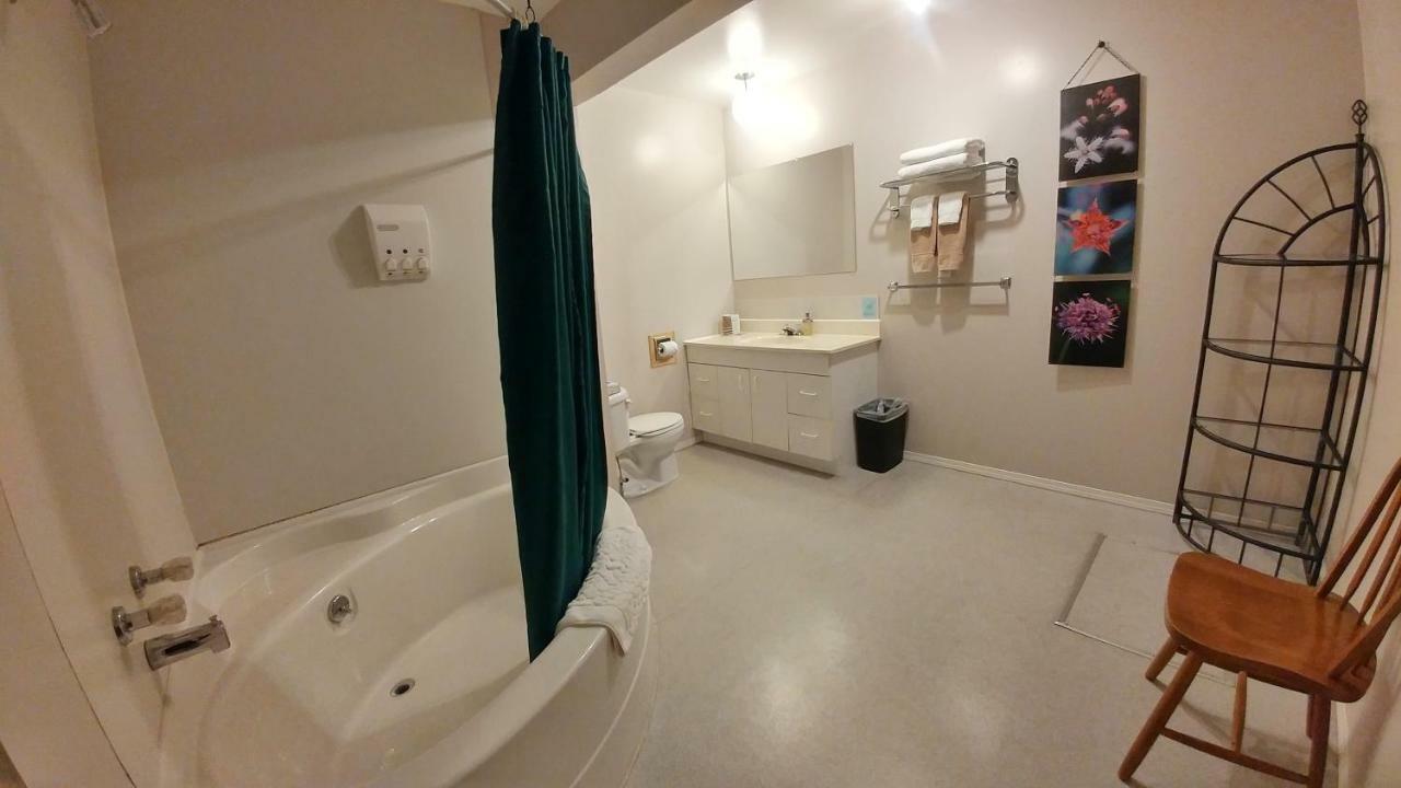 Bella Coola Mountain Lodge Hagensborg Екстер'єр фото
