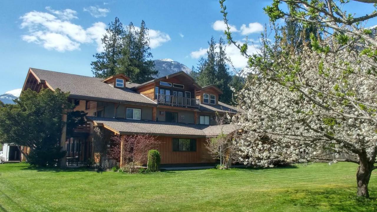Bella Coola Mountain Lodge Hagensborg Екстер'єр фото